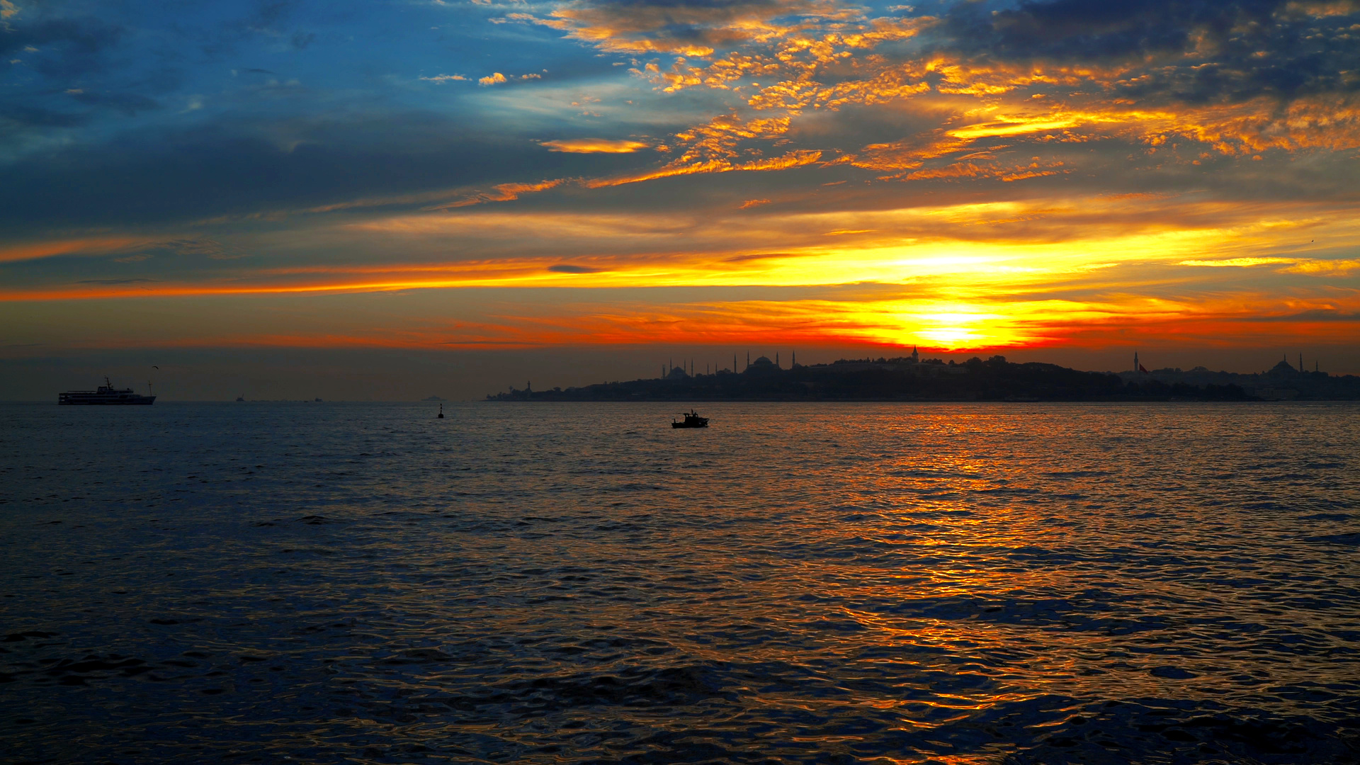 Looking bosphorus sundown, red sundown